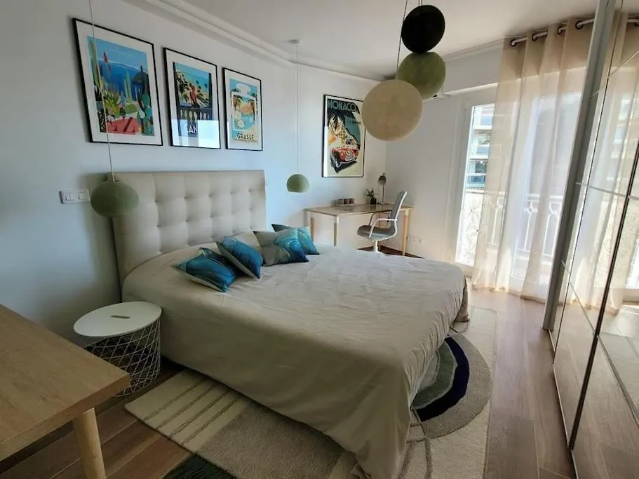 1 Bed Apartment With Sea Views Antibes