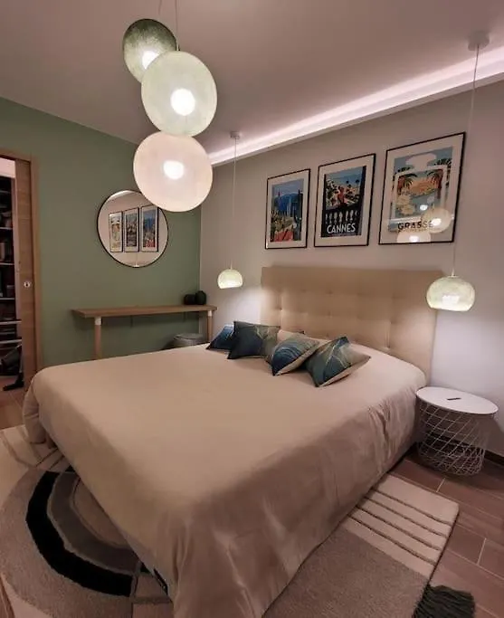 1 Bed Apartment With Sea Views Antibes