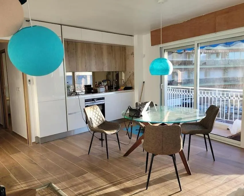 1 Bed Apartment With Sea Views Antibes