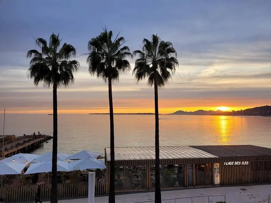 1 Bed Apartment With Sea Views Antibes
